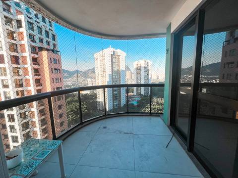 Venda de apartamento na Barra da Tijuca Avenida Gastão Senges com infraestrutura completa e segurança 24h