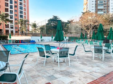 Apartamento de 2 quartos à venda na Avenida Gastão Senges Barra da Tijuca com piscina e academia