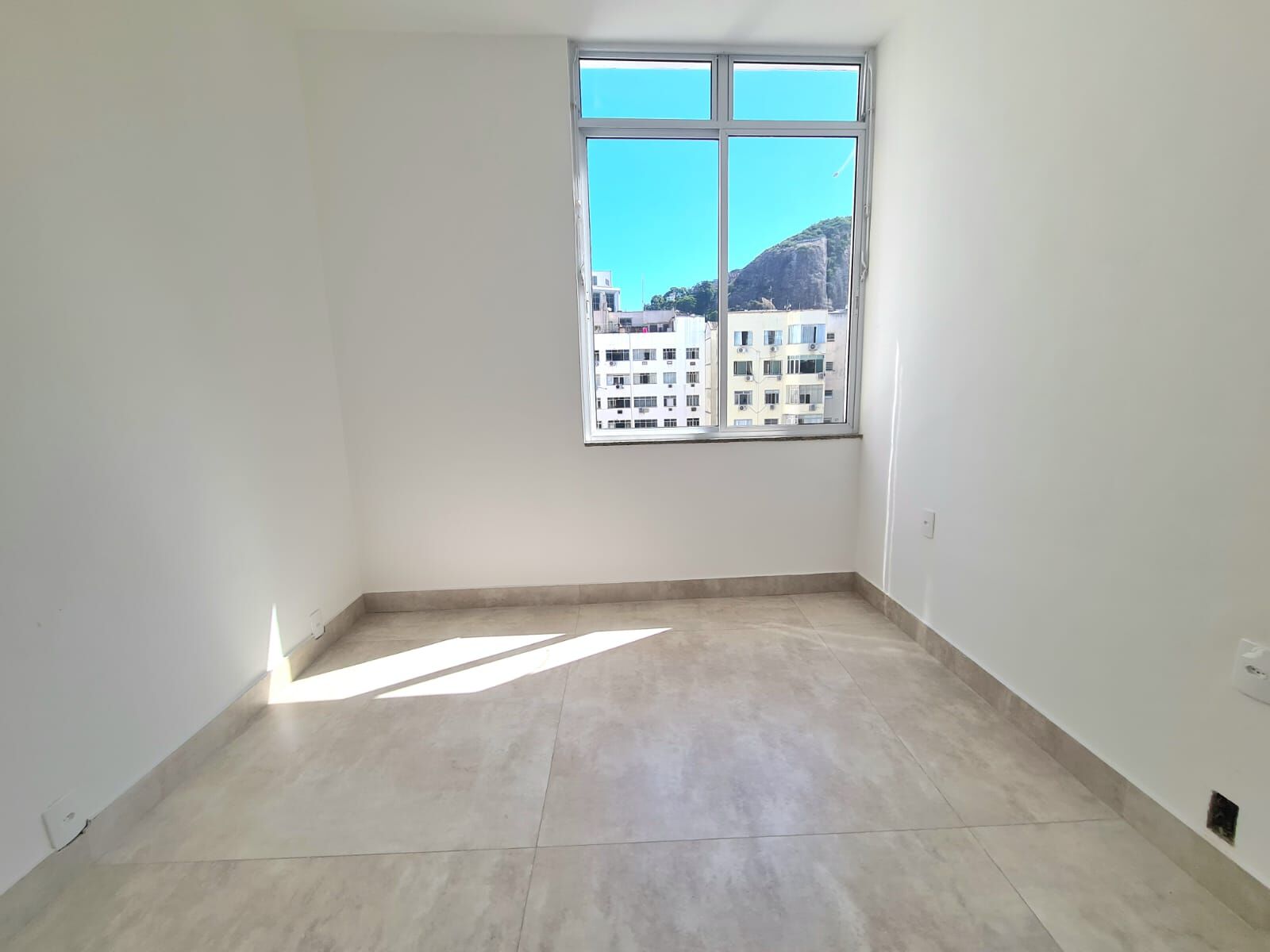 Apartamento na Rua Barão de Ipanema 3 Quartos 180M2 - Copacabana