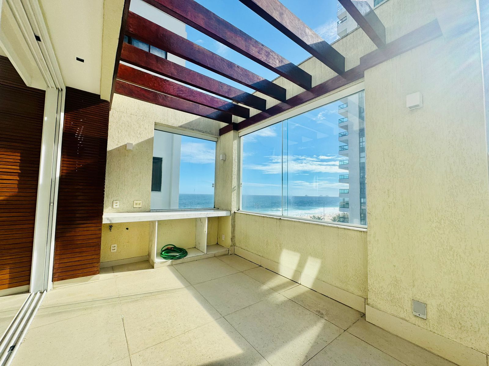 Cobertura 300m2 na Av. Vieira Souto 2 Quartos - Ipanema