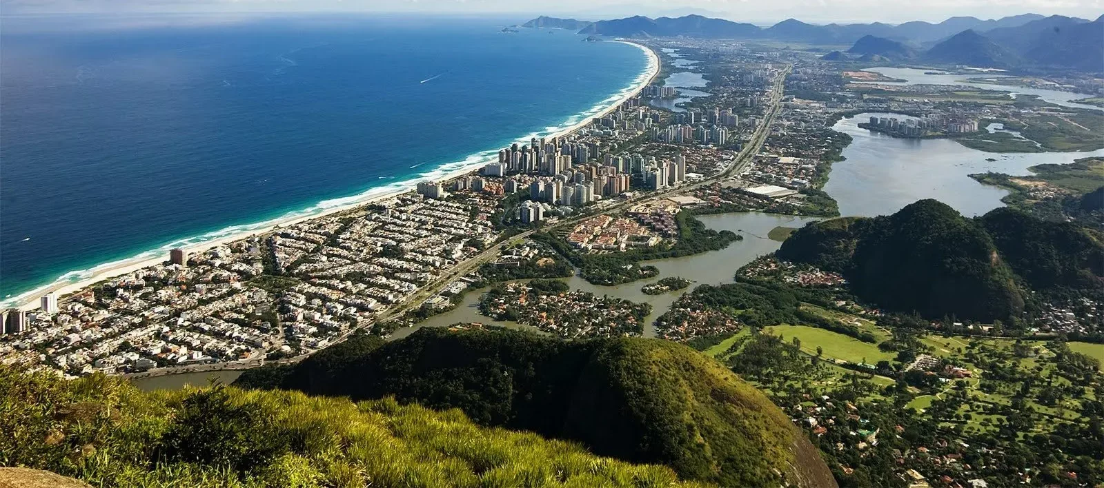 Investindo em imóveis na Barra da Tijuca: guia completo com apartamentos, coberturas, casas em condomínios fechados e terrenos.