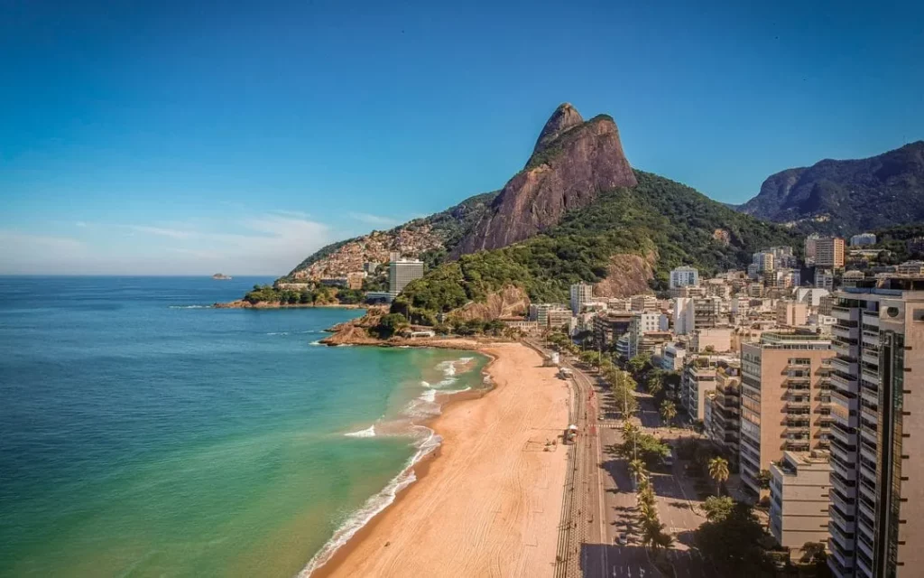 Descubra as diversas opcoes de investimento em imoveis de alto padrao no Leblon a area mais luxuosa do Brasil com precos acessiveis e servicos de qualidade