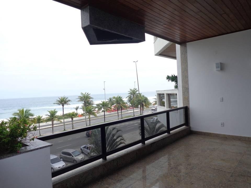 Apartamento no Condomínio Jardim Oceânico 185m2 – Av. Lúcio Costa – Barra da Tijuca