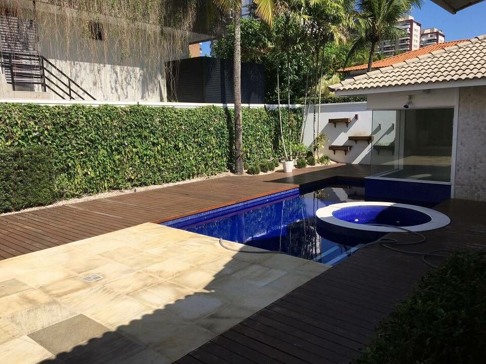 Casa no Jardim Marapendi 4 Quartos 700m2 - Av. Lúcio Costa Barra da Tijuca