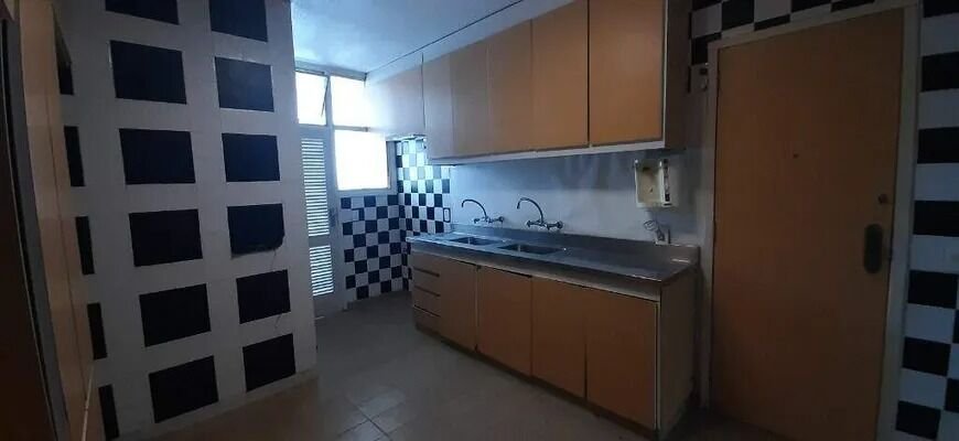 Apartamento 170m2 na Rua Bulhões de Carvalho 3 Quartos - Copacabana