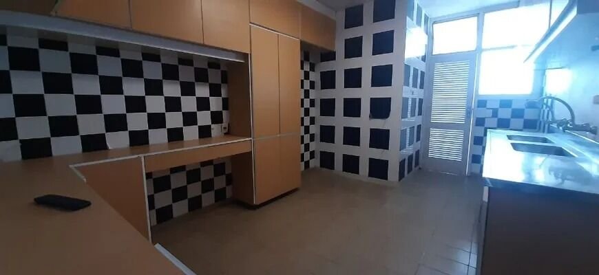 Apartamento 170m2 na Rua Bulhões de Carvalho 3 Quartos - Copacabana