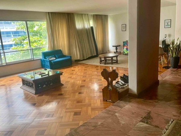 Apartamento 250m2 na Av. Bartolomeu Mitre 4 Quartos - Leblon