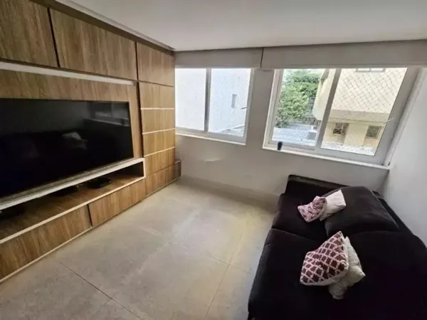 Apartamento 85m2 na Rua José Linhares 2 Quartos – Leblon