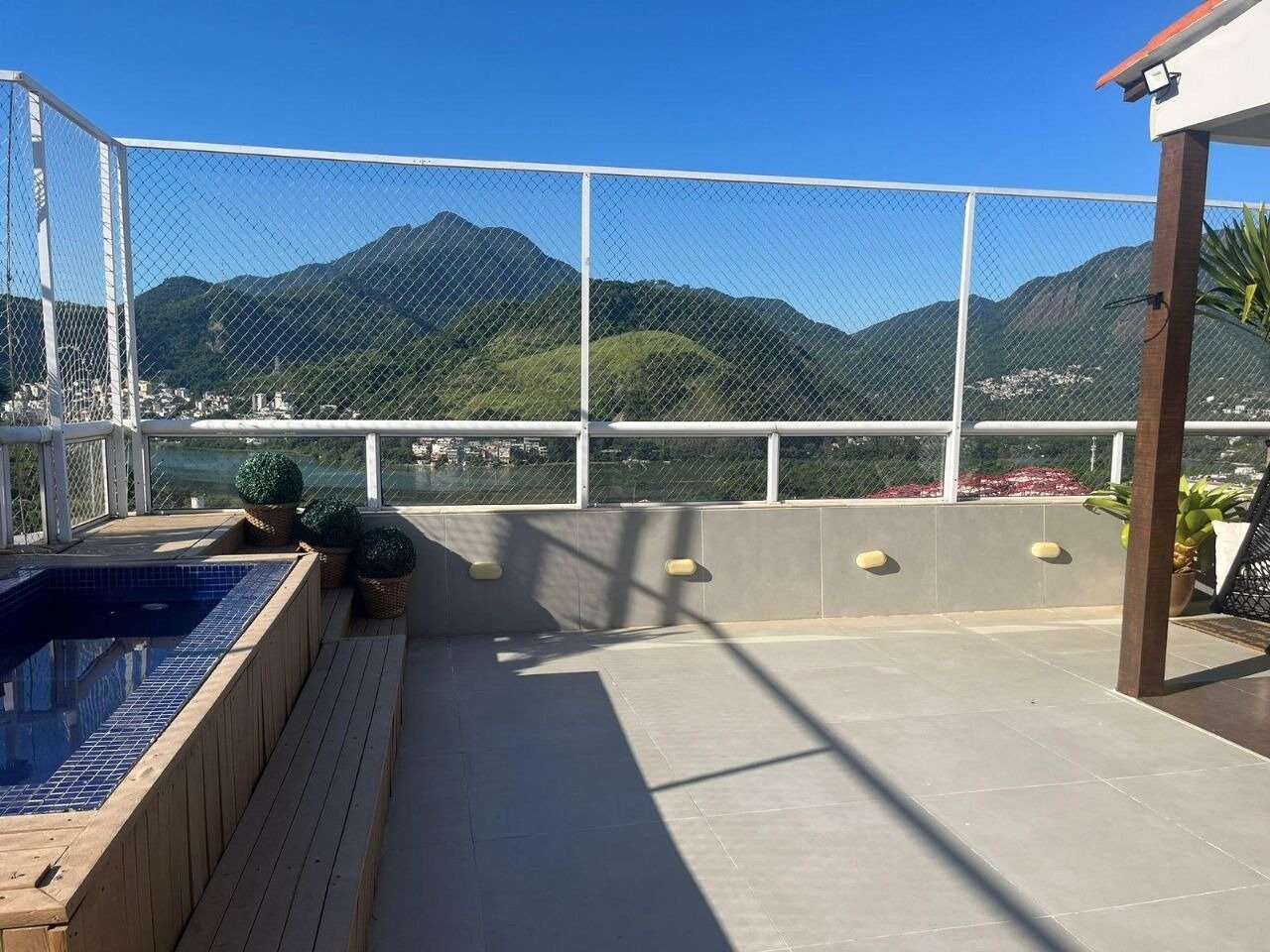 Cobertura na Barra da Tijuca 4 Quartos R. Jorn. Henrique Cordeiro 250m2 ABM Aloha