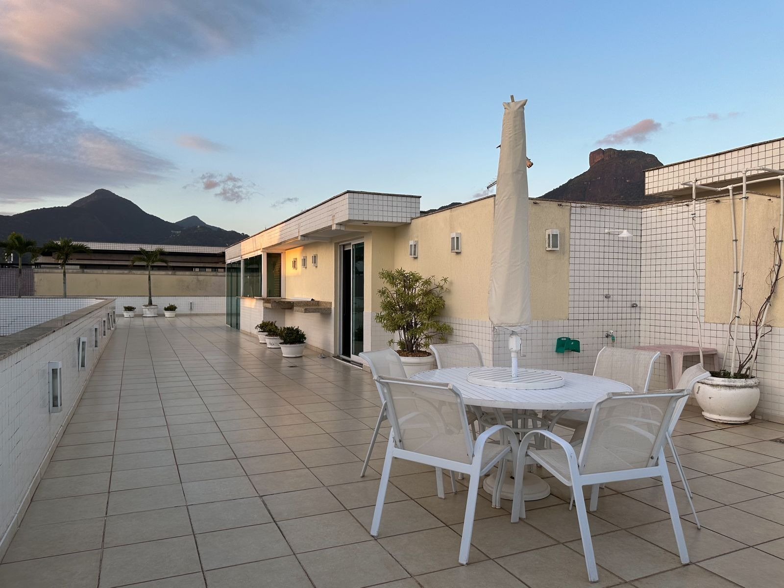 Cobertura na Barra da Tijuca 5 Quartos Av. Lúcio Costa 545m2 Jardim Oceânico