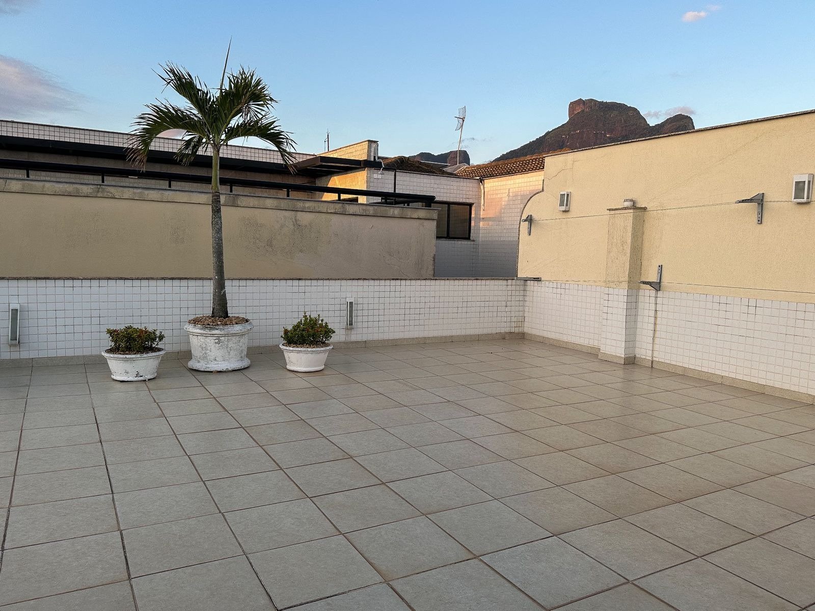 Cobertura na Barra da Tijuca 5 Quartos Av. Lúcio Costa 545m2 Jardim Oceânico