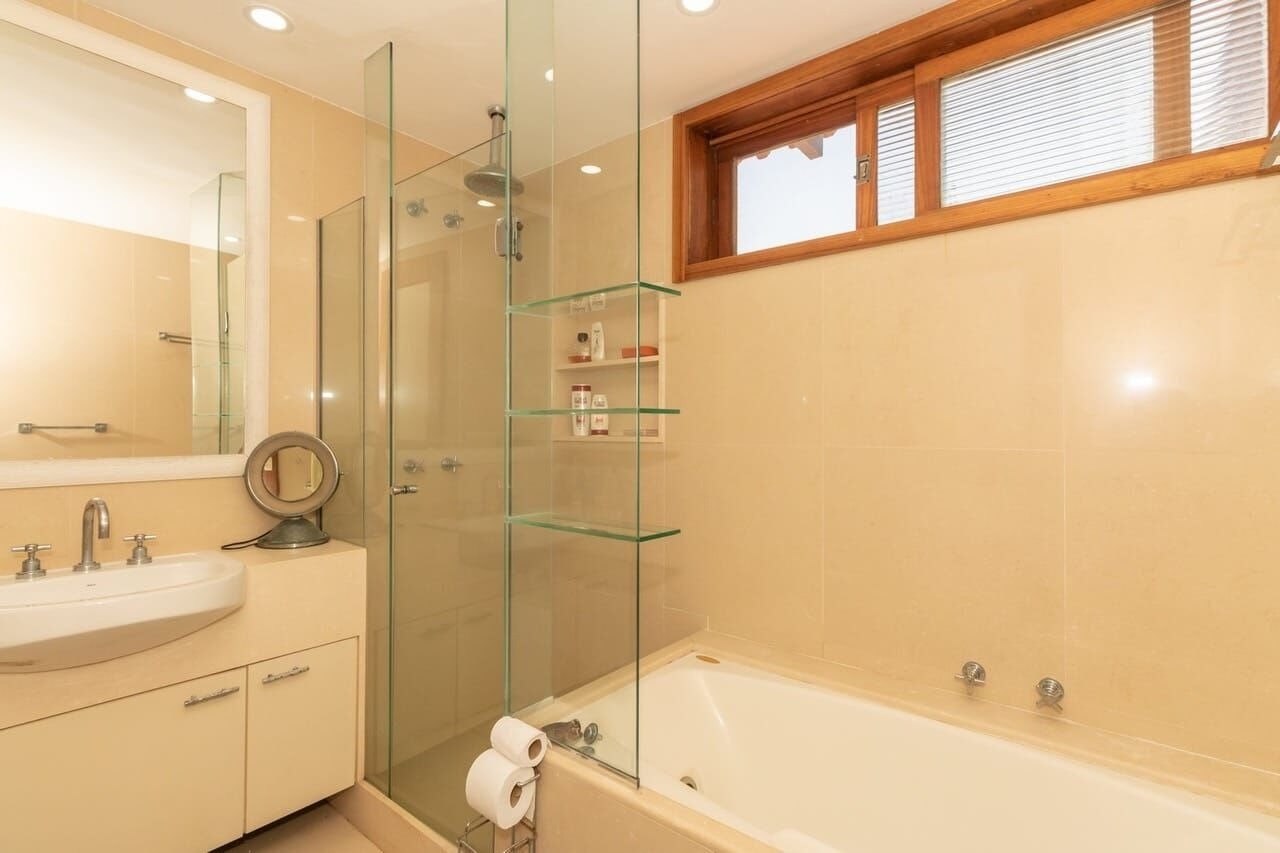 Casa na Barra da Tijuca 5 Quartos Av. das Américas 1200m2 Santa Lúcia