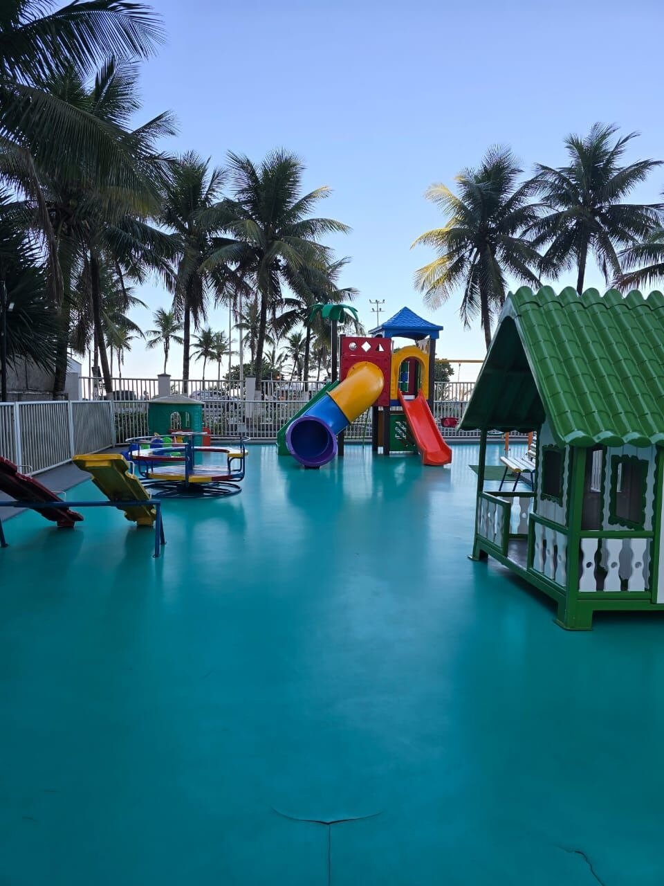 Cobertura na Barra da Tijuca 2 Quartos Av. Lúcio Costa 122m2 RPB Praia da Barra