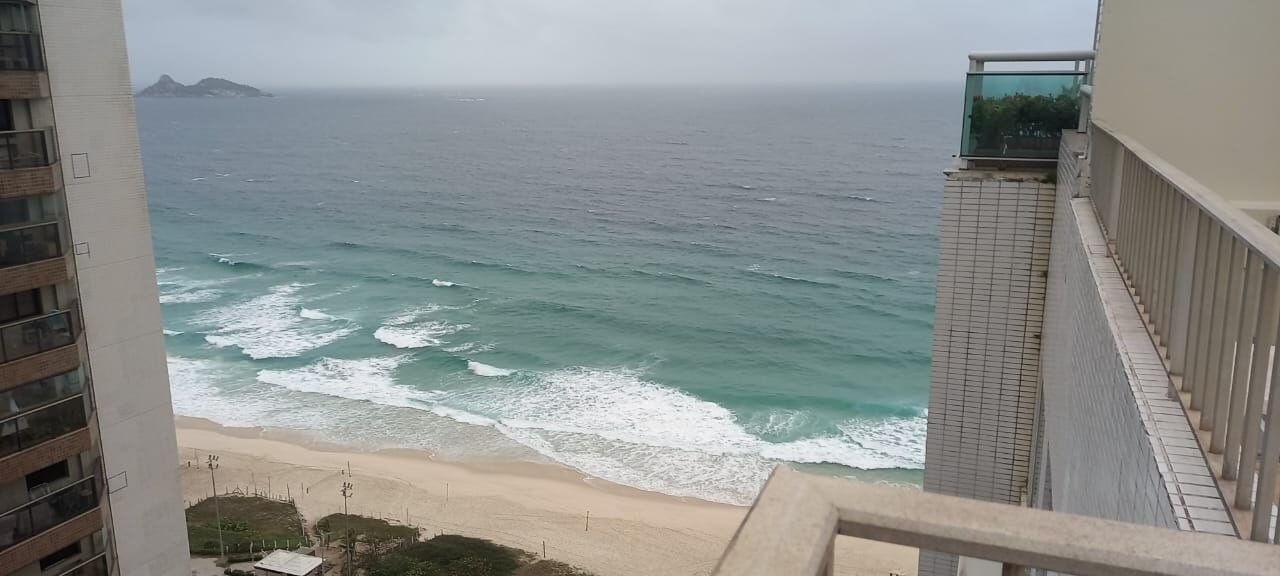 Cobertura na Barra da Tijuca 2 Quartos Av. Lúcio Costa 122m2 RPB Praia da Barra