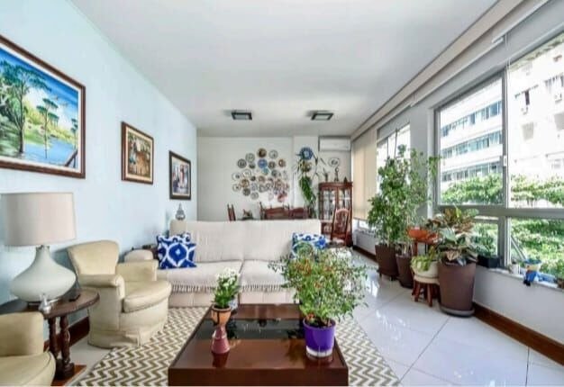 Apartamento em Copacabana 2 Quartos Rua Hilário de Gouveia 120m2