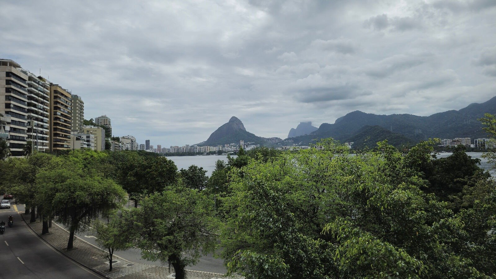 Apartamento na Lagoa 3 Suítes Avenida Epitácio Pessoa 160m2