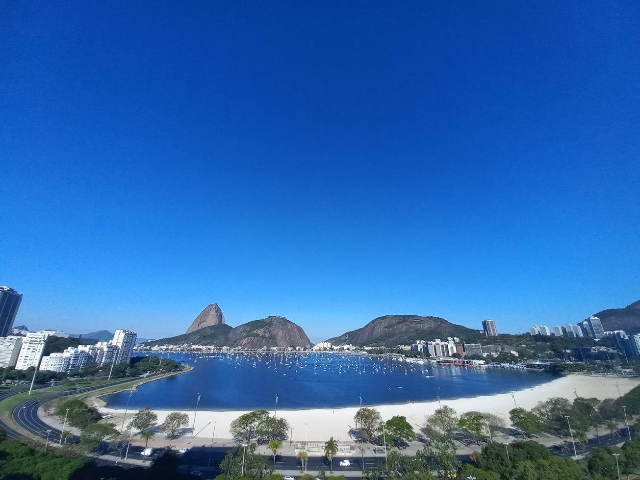 Apartamentos 2 e 3 quartos na Rua Sorocaba 570 Botafogo