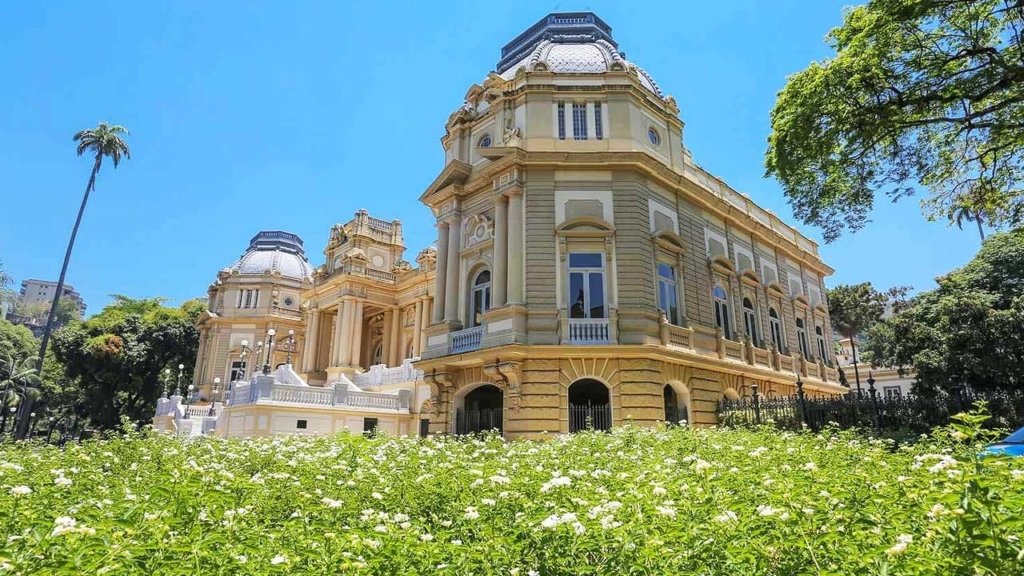 Rua Moura Brasil 44 Laranjeiras guia de plantas studios sala quarto CTV